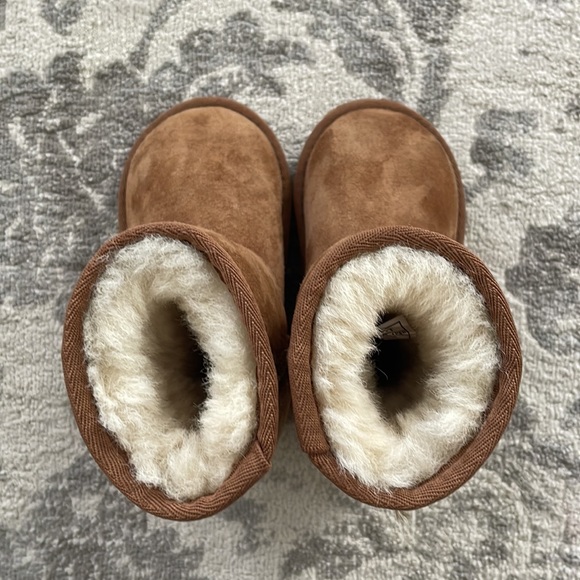 LIKE NEW💫 Toddler 6 UGG medium - Picture 7 of 9
